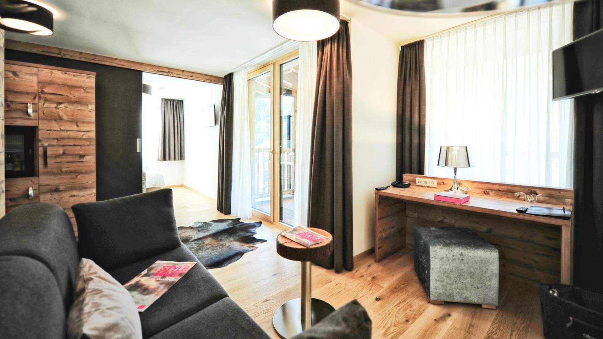 Alps Lodge Fiss Habitación foto